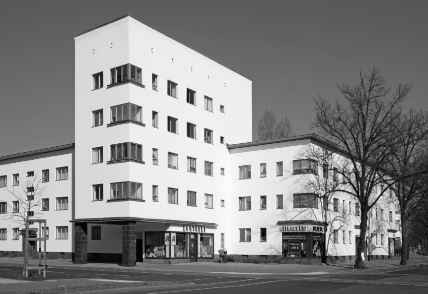 The Bauhaus Center is proud to present this new photography exhibition, linking Berlin and Tel Aviv in the centenary of the Bauhaus School. Photographies by Jean Molitor. In cooperation with the Freiraum Berlin gallery.